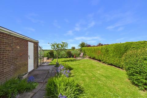 2 bed property, in Alton Park, £180,000
