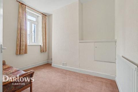 2 bed property, in Smeaton Street, £210,000