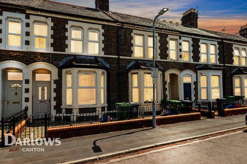 2 bed property, in Smeaton Street, £210,000