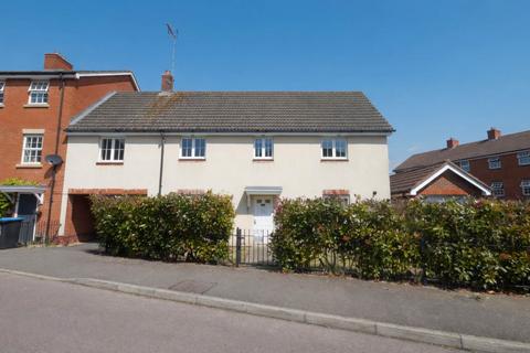 2 bed property, in The Runway, £275,000