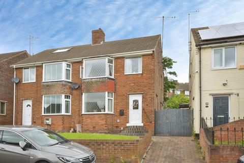 3 bed property, in Jenkin Drive, £150,000