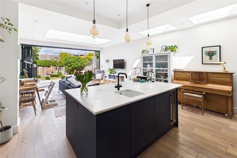 2 bed property, in Fawnbrake Avenue, £850,000