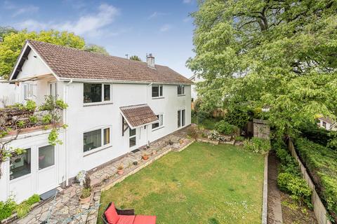 4 bed property, in Blenheim Close, £475,000