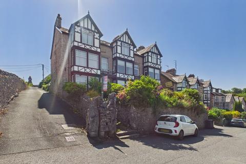 1 bed property, in Flat 4 Boadlands, £180,000
