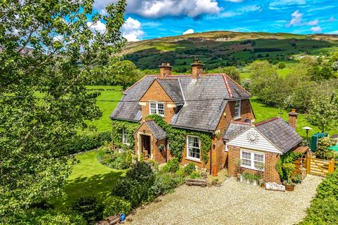 3 bed property, in Penybontfawr, £525,000