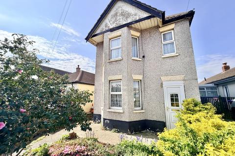 3 bed property, in Lincoln Road, £295,000