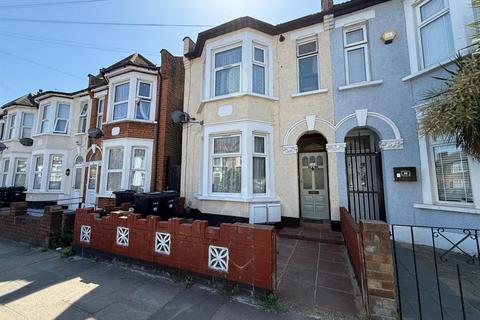 3 bed property, in Highbury Gardens, £475,000