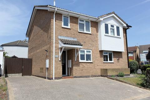 2 bed property, in Forryans Close, £225,000