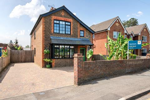 4 bed property, in Woking, £750,000