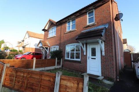 2 bed property, in Roysten Gardens, £110,000