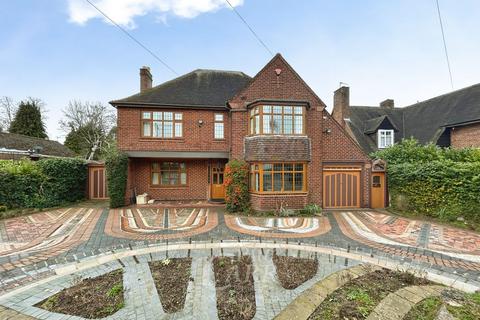 4 bed property, in Englestede Close, £850,000