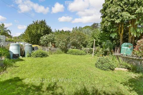 3 bed property, in Springfield Road, £230,000
