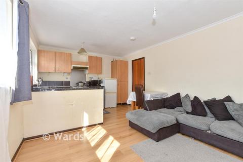 1 bed property, in Old Park Avenue, £125,000