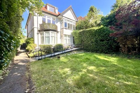 1 bed property, in 17 Belle Vue Crescent, £140,000