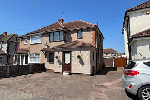 3 bed property, in Lancaster Drive, £475,000
