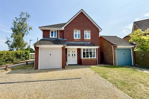 4 bed property, in Winstanley Road, £400,000