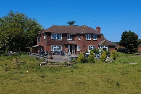 5 bed property, in Osborne Manor, £500,000
