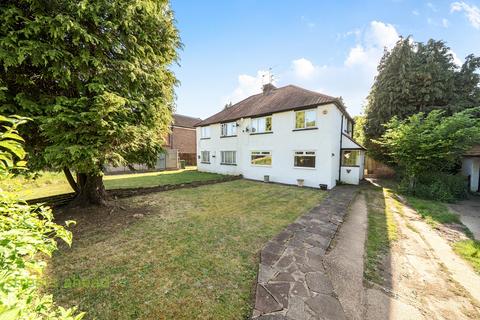 2 bed property, in Brighton Road, £280,000