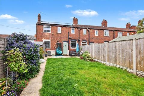 2 bed property, in Dawlish Terrace, £190,000