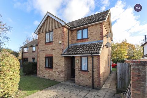 1 bed property, in Hazel Court, £235,000