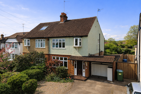 3 bed property, in Woodland Drive, £880,000