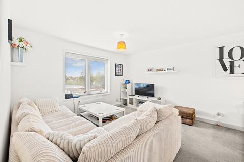 3 bed property, in Ref: Gk - Somers Close, £325,000