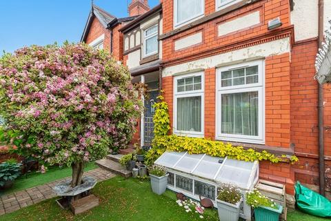 3 bed property, in Woodhill Road, £280,000