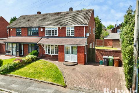 3 bed property, in Garden Crescent, £265,000