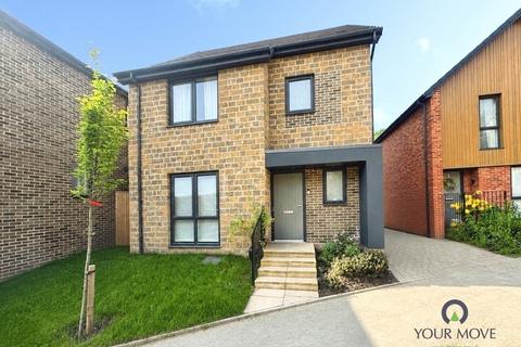 4 bed property, in Weavers Way, £370,000