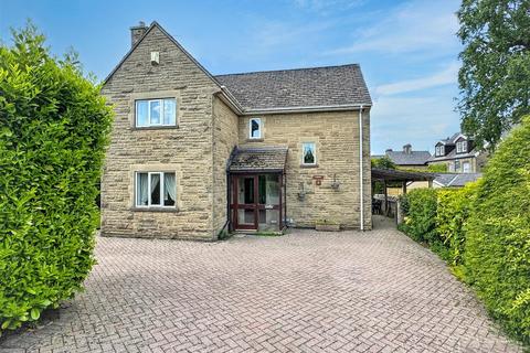 3 bed property, in Compton Grove, £425,000