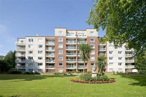 2 bed property, in Lindsay Road, £260,000