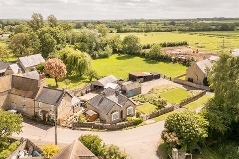 5 bed property, in North Street, £800,000