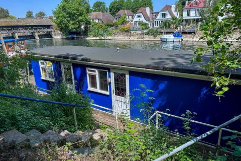 2 bed property, in Ash Island, £160,000