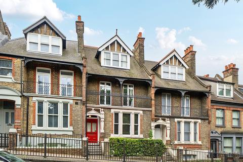 4 bed property, in Blackheath Hill, £950,000