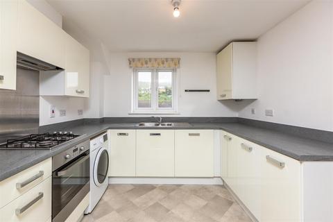 2 bed property, in New Cut Road, £110,000