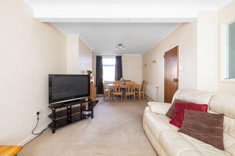 3 bed property, in Bloomfield Road, £375,000