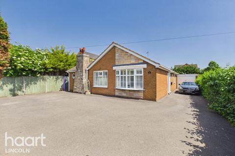 3 bed property, in Wragby Road, £300,000