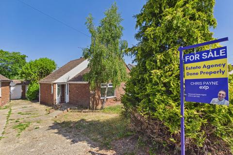 2 bed property, in Springfield Avenue, £350,000