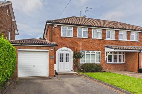 3 bed property, in Heath Farm Road, £385,000