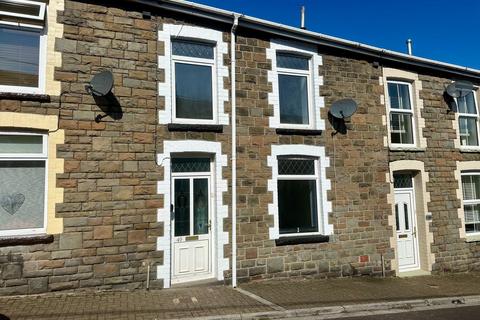 3 bed property, in Mary Street, £175,000