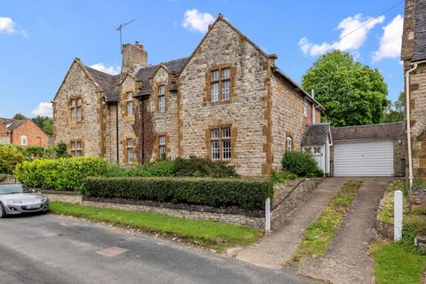 4 bed property, in Combrook, £475,000
