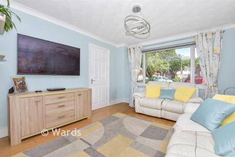 3 bed property, in Cobdown Close, £385,000