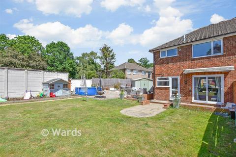 3 bed property, in Cobdown Close, £385,000