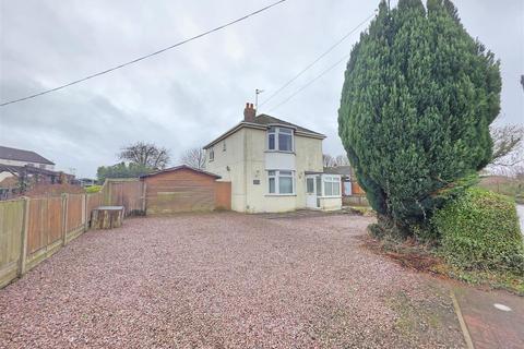 3 bed property, in Pipwell Gate, £200,000