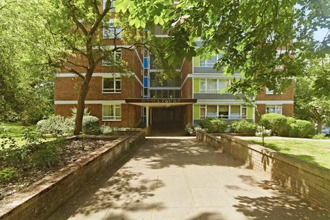 2 bed property, in Farquhar Road, £475,000