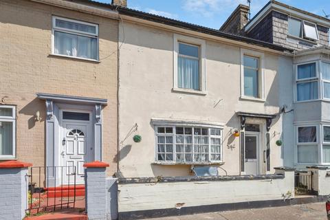 3 bed property, in Albion Road, £110,000