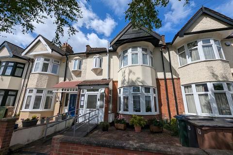 4 bed property, in Forest View Road, £600,000