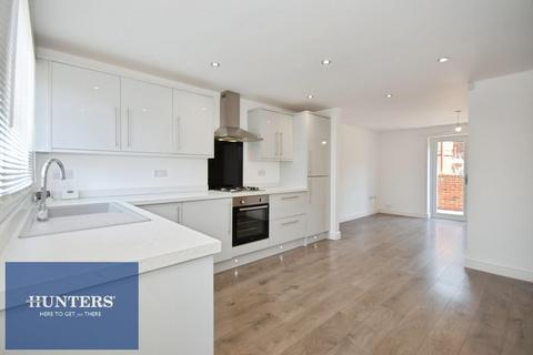 2 bed property, in Chesterfield Road, £140,000