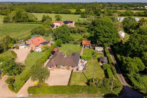 5 bed property, in Kirstead Green, £600,000