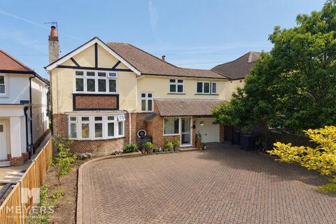 4 bed property, in Carbery Avenue, £900,000
